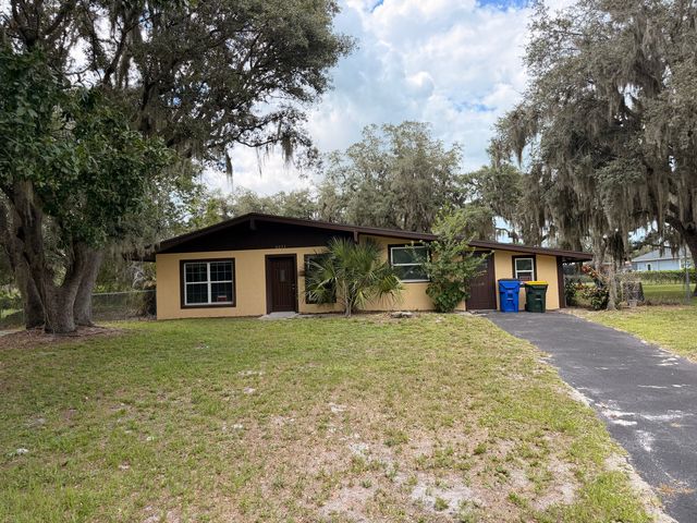 6033 Pine Ln, Sebring, FL 33876