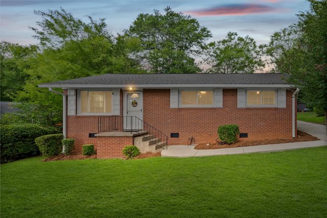 17 Eisenhower Dr, Greenville, SC 29607