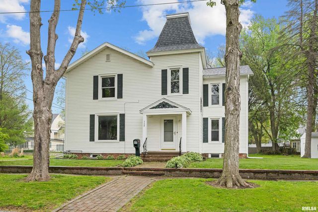 117 S  8th St, Monmouth, IL 61462