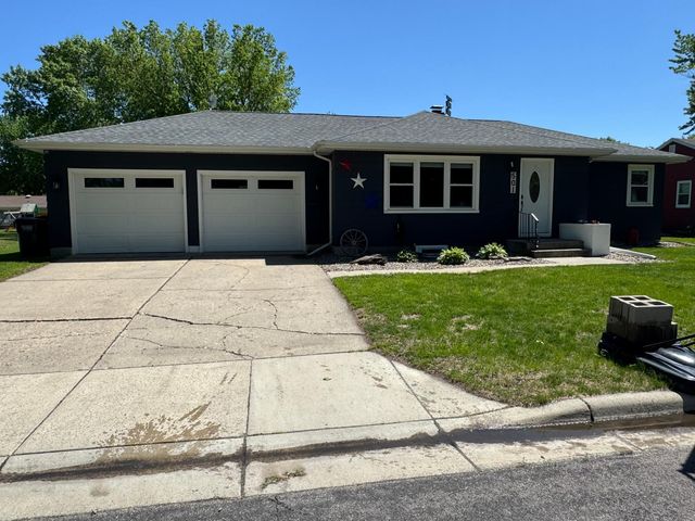 501 S  3rd St, Olivia, MN 56277