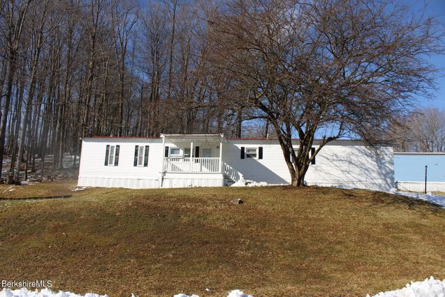 10 Lakewood Dr, Pittsfield, MA 01201