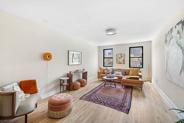 303 E  37th St #2K, New York, NY 10016