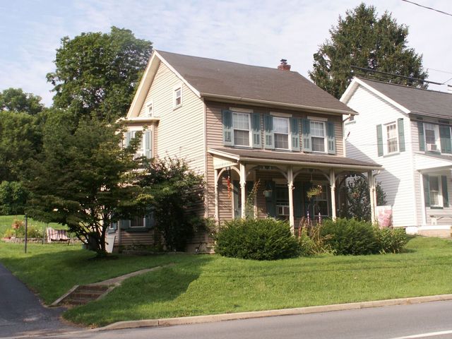 5942 Main St, Center Valley, PA 18034
