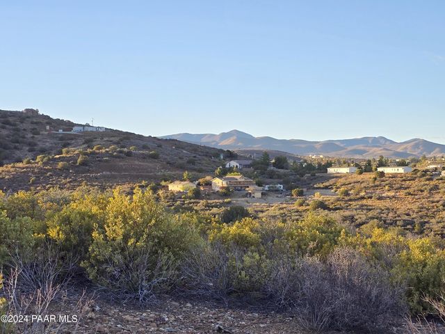 E  Ore Sample Ln, Mayer, AZ 86333