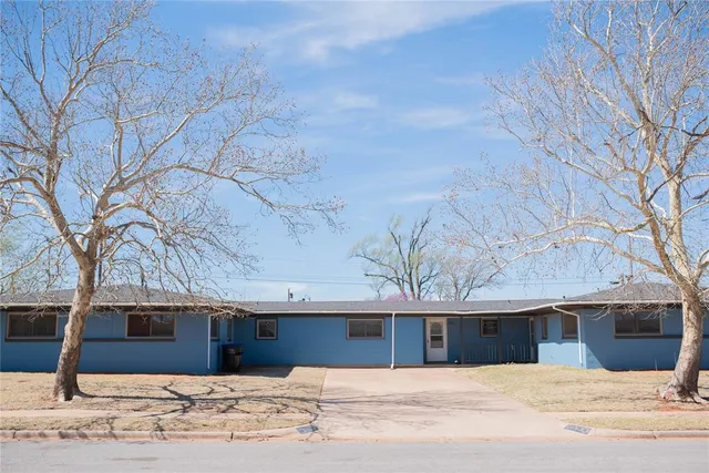 305 Seminole Trl, Foss, OK 73647