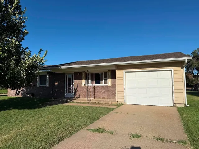 208 Capital Ave, Kinsley, KS 67547
