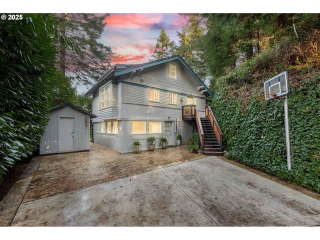 1254 N  6th St, Coos Bay, OR 97420