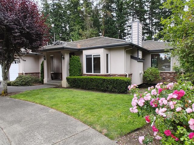 837 NW 205th St, Seattle, WA 98177