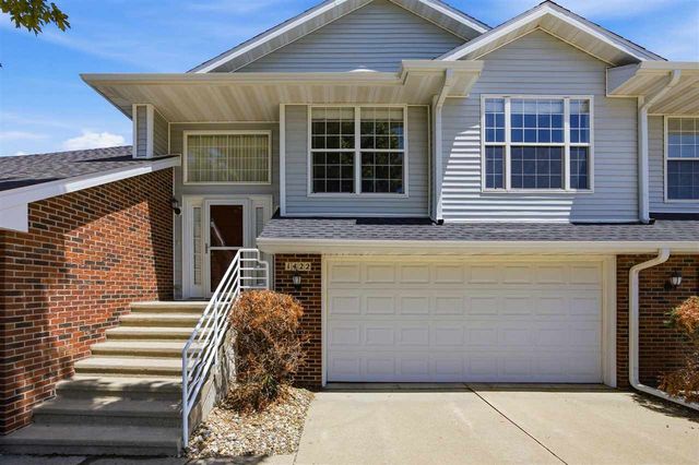 1422 Crossings Ct NE, Cedar Rapids, IA 52402