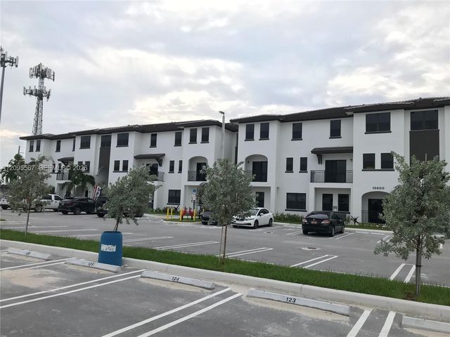 15600 SW 136th St #104, Miami, FL 33196