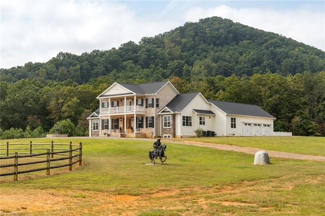 204 Violet Ridge Trl, Lowgap, NC 27024