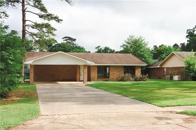 1512 Lisa Ln, Oakdale, LA 71463