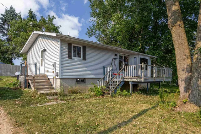333 7th St, Mineral Point, WI 53565
