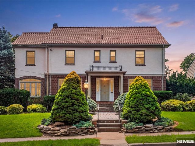 22 Serafin Pl, Glen Rock, NJ 07452