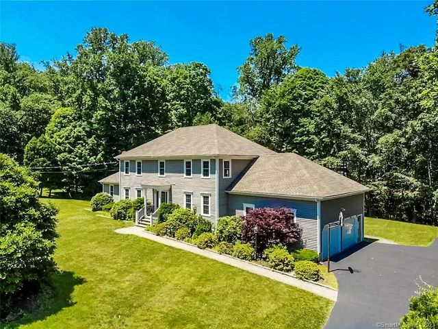 23 Doe Hollow Dr, Trumbull, CT 06611