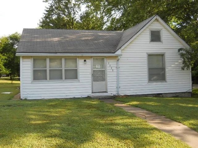 1233 E  Walnut St, Nevada, MO 64772