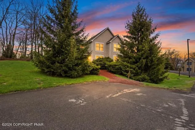 187 Hawthorne Ct, Tannersville, PA 18372