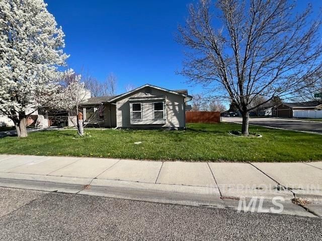 688 W  Willowbrook Dr, Meridian, ID 83646