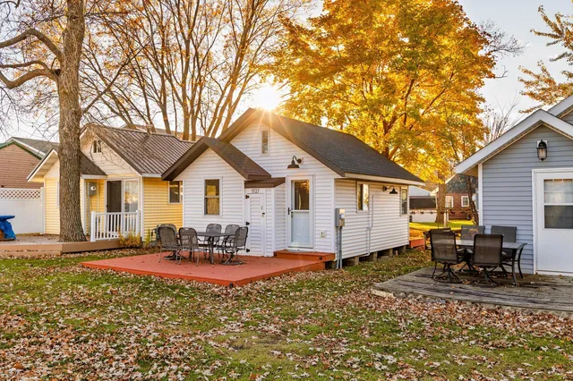 1727 E  Lake St, Osakis, MN 56360