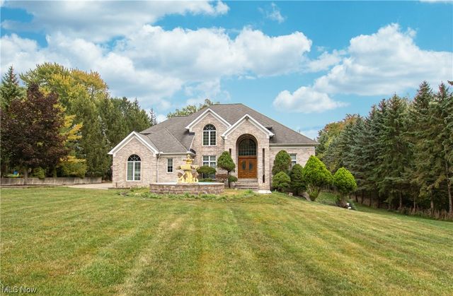 2923 Emerald Lakes Blvd, Willoughby Hills, OH 44092