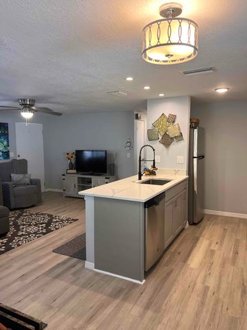3823 42nd St, Sarasota, FL 34235