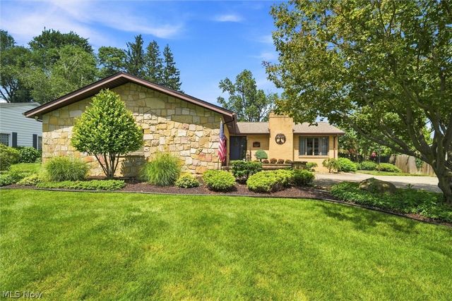 1451 Doncaster Dr, Youngstown, OH 44511