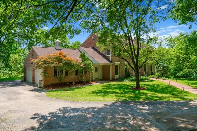 212 Field Club Rd, Pittsburgh, PA 15238