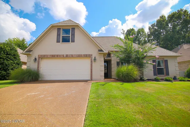 24 Cedar Crest Cv, Jackson, TN 38305