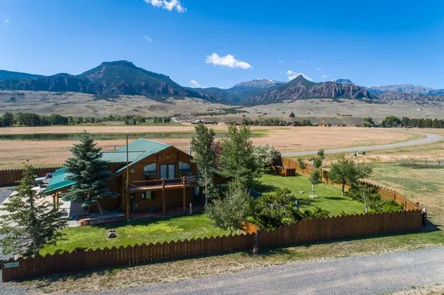 26 Ptarmigan View Dr, Cody, WY 82414