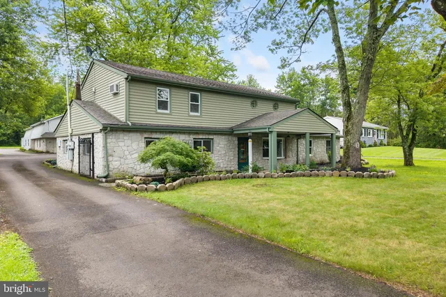2965 Upper Ridge Rd, Pennsburg, PA 18073