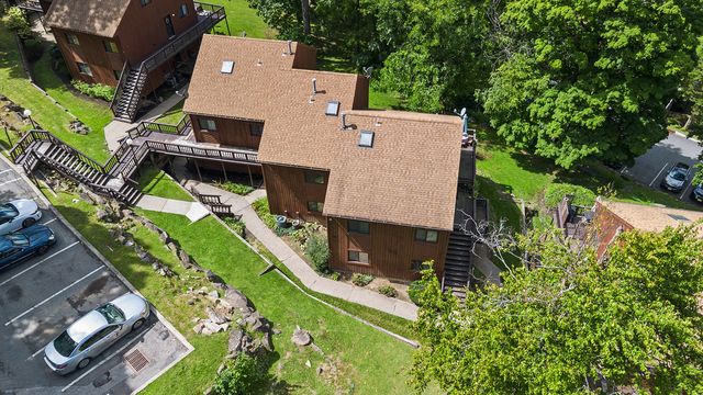 3 Gray Rock Dr #1, Vernon, NJ 07462