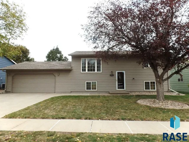 6304 W  61st St, Sioux Falls, SD 57106