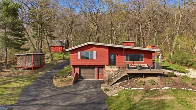 W25512 Sullivan ROAD, Trempealeau, WI 54661