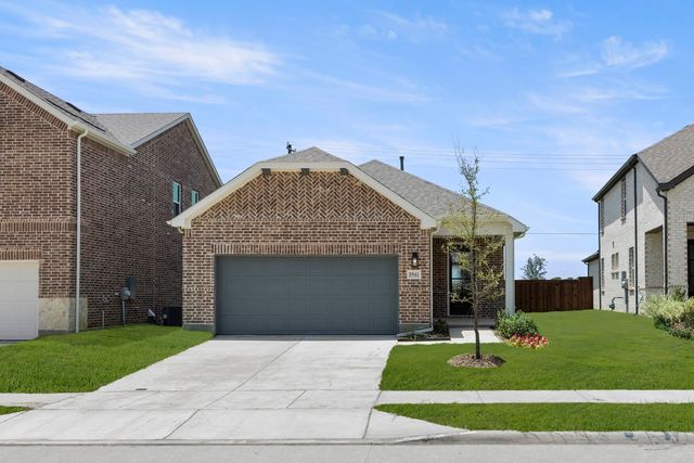 5941 Laurel Lake Ln, Pilot Point, TX 76258