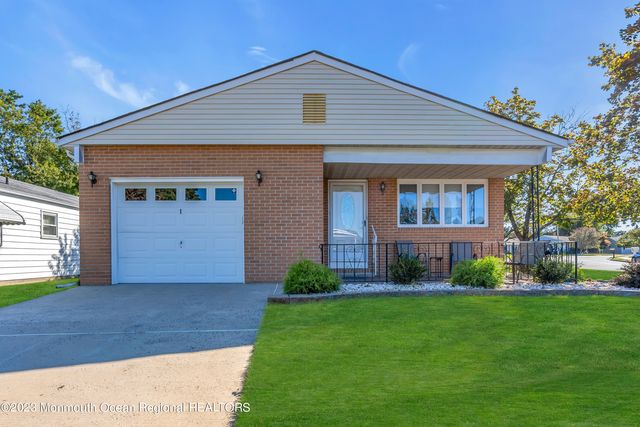1 Speighstown Place, Toms River, NJ 08757