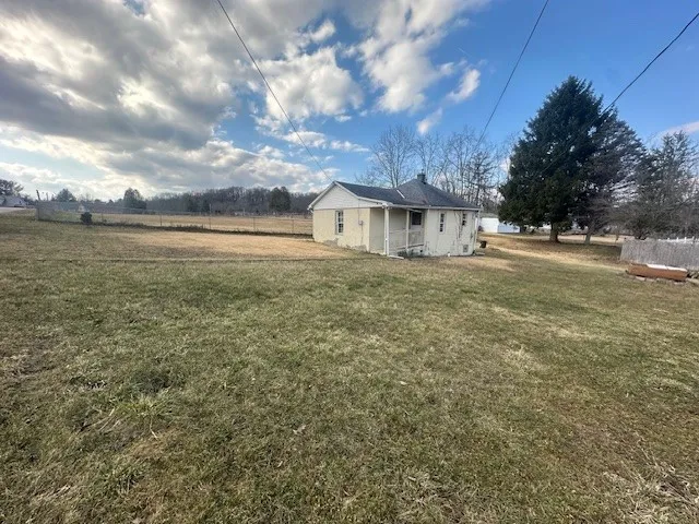 10 Republic St, New Salem, PA 15475