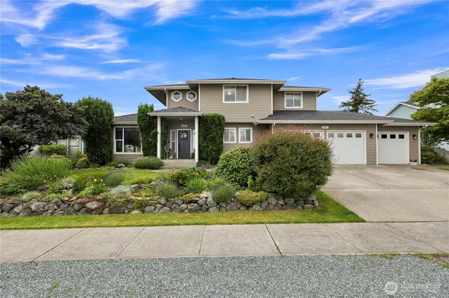 517 SW Dyer Street, Oak Harbor, WA 98277