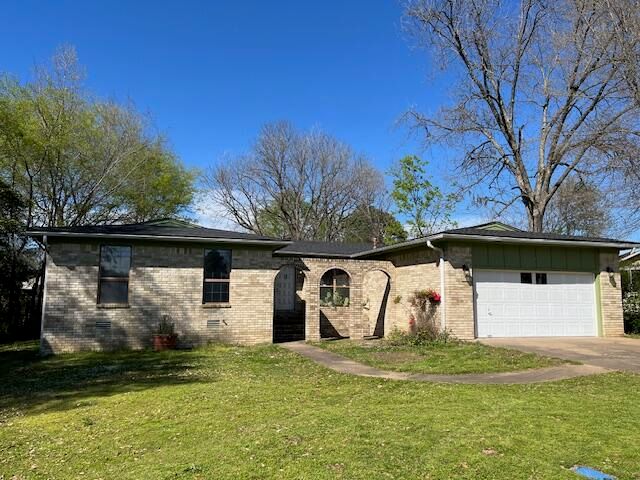 810 W  4th Pl, Russellville, AR 72801