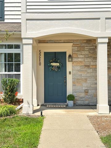 5210 Addington Dr, Walled Lake, MI 48390