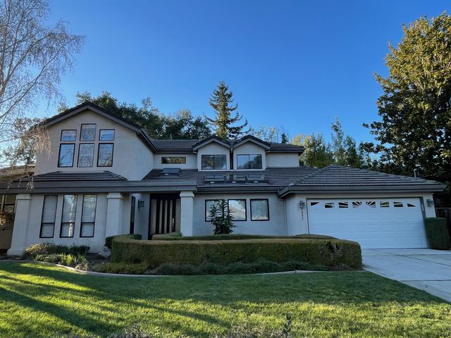 1092 Laureles Dr, Los Altos, CA 94022