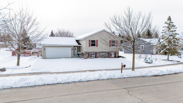401 Idlewood Ave, West Bend, WI 53095
