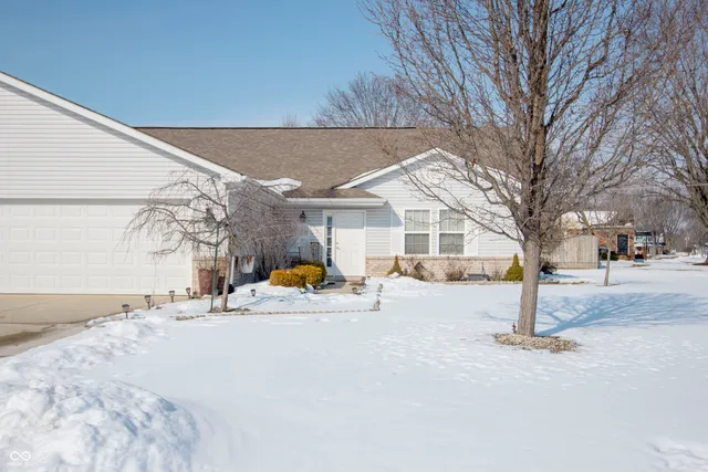 3404 Village Dr, Anderson, IN 46011