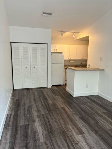 6316 Raleigh St #415, Orlando, FL 32835