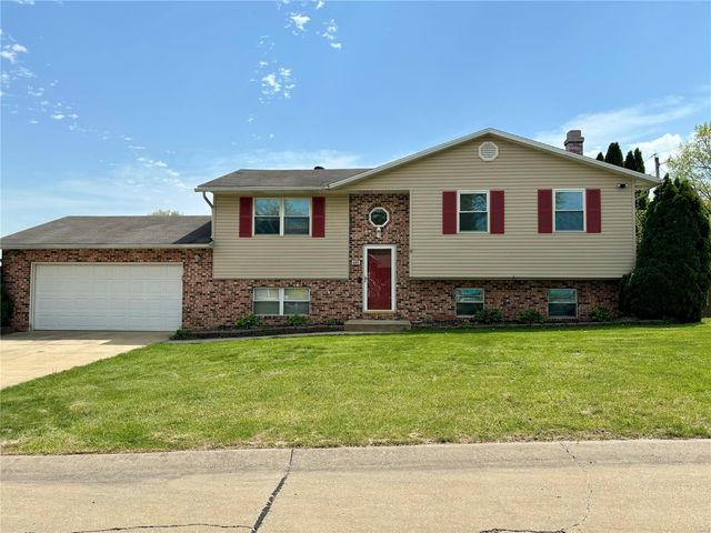 401 Chelsea Ct, Godfrey, IL 62035