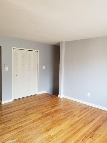 4742 S  Capitol Ter SW #B, Washington, DC 20032