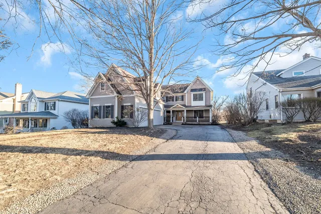 141 Walnut St, Libertyville, IL 60048