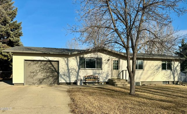 1106 Central Ave N, Beulah, ND 58523