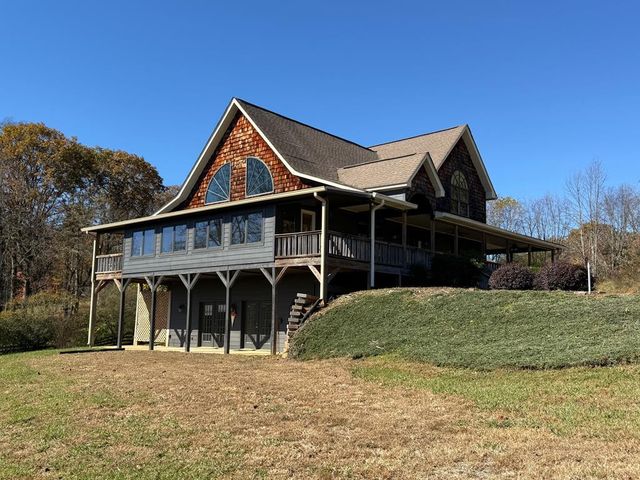 516 River Oaks Drive, Hayesville, NC 28904
