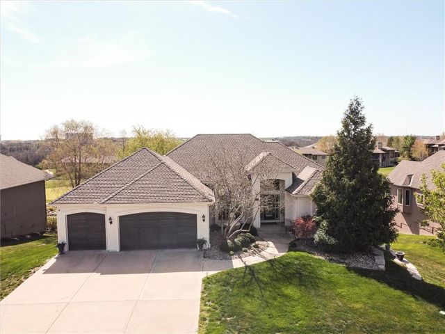 10019 Falcon Valley Dr, Lenexa, KS 66220