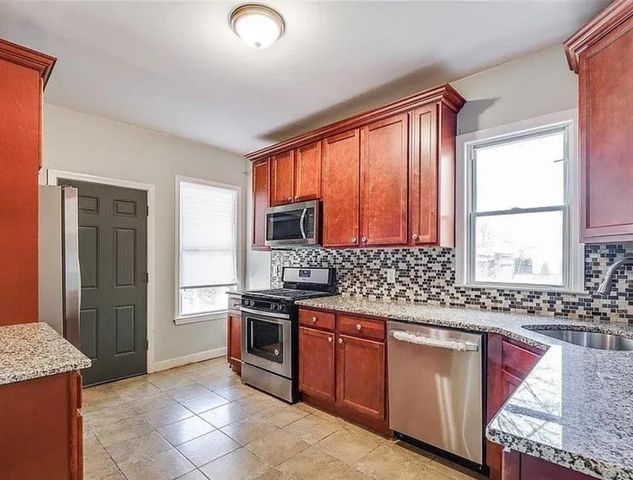 36 Dwight St #1, Jersey City, NJ 07305
